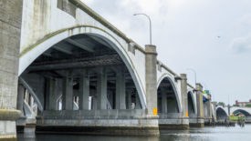 Washington_Bridge_westbound_lanes,_Interstate_195.jpg