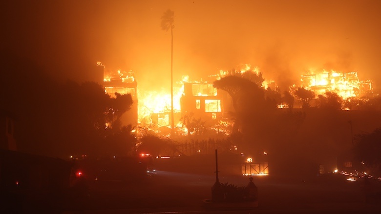 Los Angeles Wildfires Rage on, Destroying Structures and Displacing Residents thumbnail